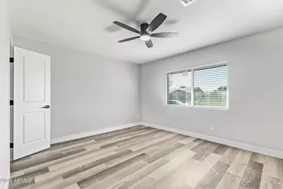 7922 W Clayton Drive, Phoenix, AZ 85033 - Photo 9