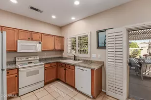 15836 W Lahlum Ln, Surprise, AZ 85374 - Photo 9