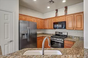 3824 W Desert Creek Ln, Phoenix, AZ 85086 - Photo 9