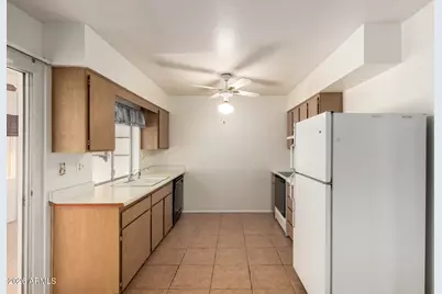 14042 N Newcastle Drive, Sun City, AZ 85351 - Photo 9