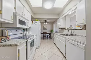 10915 W El Capitan Cir, Sun City, AZ 85351 - Photo 3