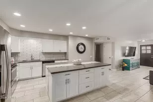 9822 W Pebble Beach Dr, Sun City, AZ 85351 - Photo 7