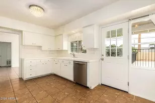 4577 E Calle Ventura, Phoenix, AZ 85018 - Photo 9