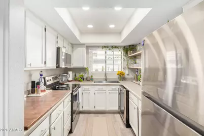 2315 W Union Hills Drive #104, Phoenix, AZ 85027 - Photo 9