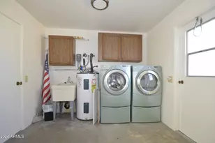 10334 W Highwood Ln, Sun City, AZ 85373 - Photo 11