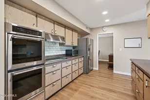 10137 W Mountain View Rd, Sun City, AZ 85351 - Photo 7