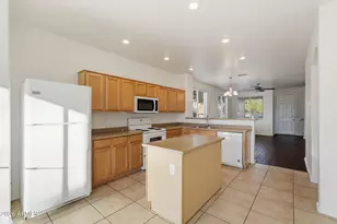 6922 S 38th Ln, Phoenix, AZ 85041 - Photo 13