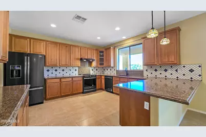 14226 W Wethersfield Road, Surprise, AZ 85379 - Photo 9