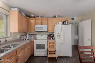 2901 W Corrine Dr, Phoenix, AZ 85029 - Photo 15