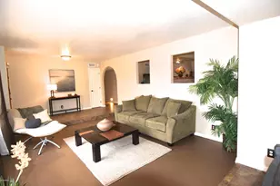 10008 N 33rd Pl, Phoenix, AZ 85028 - Photo 1