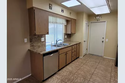 11005 W Kelso Drive, Sun City, AZ 85351 - Photo 7