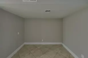 9833 N 47th Dr, Glendale, AZ 85302 - Photo 13