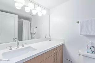 1449 E Highland Ave, Phoenix, AZ 85014 - Photo 17