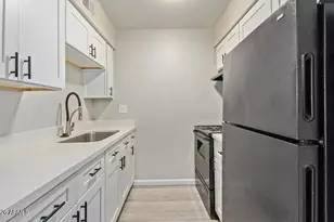 2942 N 34th Pl, Phoenix, AZ 85018 - Photo 5