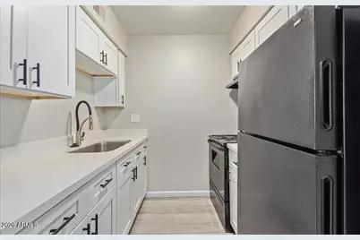 2942 N 34th Place #05, Phoenix, AZ 85018 - Photo 3