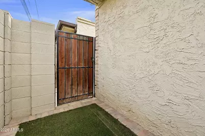3039 N 38th Street #11, Phoenix, AZ 85018 - Photo 33
