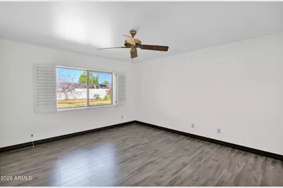 2818 E Calaveros Drive, Phoenix, AZ 85028 - Photo 11