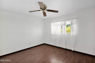 2818 E Calaveros Dr, Phoenix, AZ 85028 - Photo 17