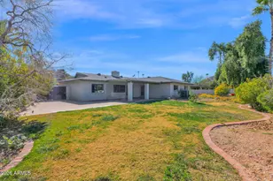 2818 E Calaveros Dr, Phoenix, AZ 85028 - Photo 31