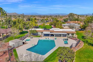 2818 E Calaveros Dr, Phoenix, AZ 85028 - Photo 7