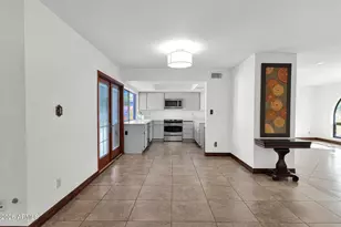 2818 E Calaveros Dr, Phoenix, AZ 85028 - Photo 9