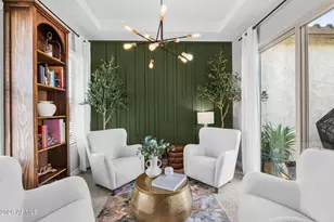 2948 E Crest Ln, Phoenix, AZ 85050 - Photo 3