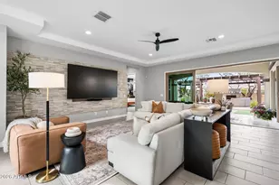 2948 E Crest Ln, Phoenix, AZ 85050 - Photo 15