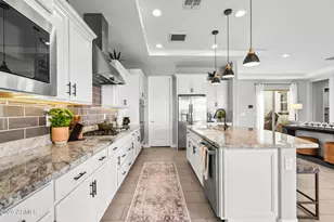 2948 E Crest Ln, Phoenix, AZ 85050 - Photo 9