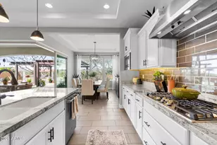 2948 E Crest Ln, Phoenix, AZ 85050 - Photo 17