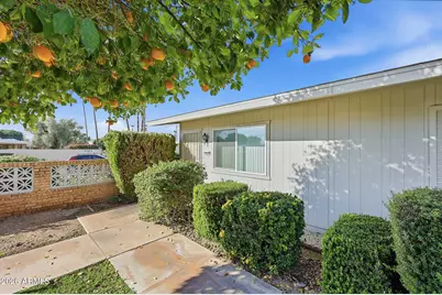 10622 W Coggins Drive, Sun City, AZ 85351 - Photo 7