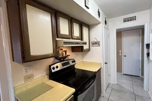 9711 W Hawthorn Ct, Sun City, AZ 85351 - Photo 13