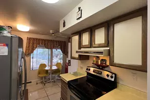 9711 W Hawthorn Ct, Sun City, AZ 85351 - Photo 11