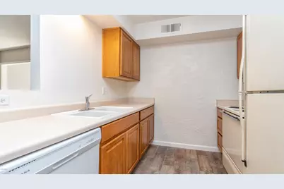 3230 E Pinchot Avenue #16, Phoenix, AZ 85018 - Photo 9