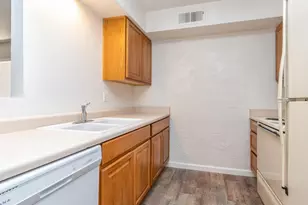 3230 E Pinchot Ave, Phoenix, AZ 85018 - Photo 9