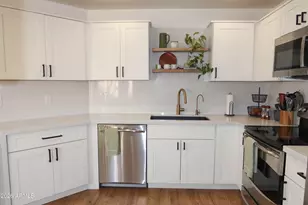 3113 E Topeka Dr, Phoenix, AZ 85050 - Photo 5