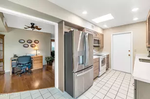 13402 W Desert Glen Dr, Sun City West, AZ 85375 - Photo 11