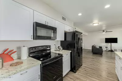 10416 W Bright Angel Circle, Sun City, AZ 85351 - Photo 11