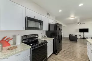 10416 W Bright Angel Cir, Sun City, AZ 85351 - Photo 11