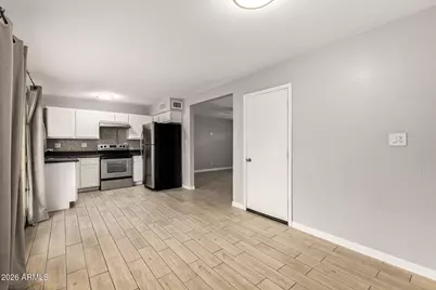 3065 W Banff Lane, Phoenix, AZ 85053 - Photo 9