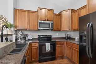 2725 E Mine Creek Rd, Phoenix, AZ 85024 - Photo 7