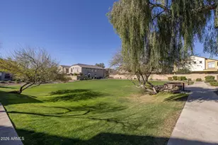 2725 E Mine Creek Rd, Phoenix, AZ 85024 - Photo 23