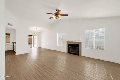5021 N 86th Avenue, Glendale, AZ 85305 - Photo 7