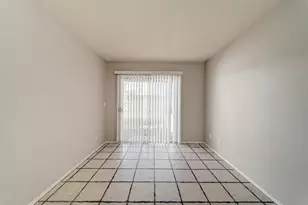 1032 E Michelle Dr, Phoenix, AZ 85022 - Photo 9