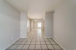 1032 E Michelle Dr, Phoenix, AZ 85022 - Photo 7