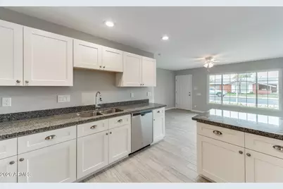 3920 W Tuckey Lane, Phoenix, AZ 85019 - Photo 11