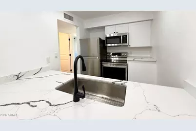 2739 E Tamarisk Avenue #Apt 1, Phoenix, AZ 85040 - Photo 3