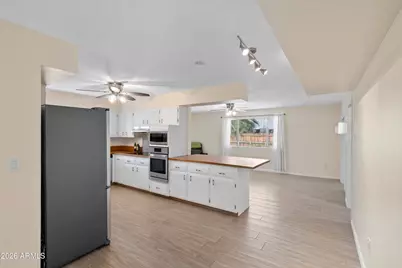 10802 W Cumberland Drive, Sun City, AZ 85351 - Photo 11