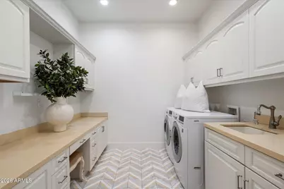 10401 N 48th Place, Paradise Valley, AZ 85253 - Photo 11