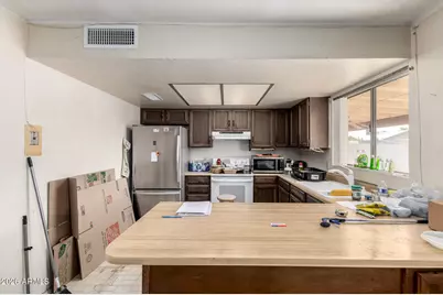 8935 W Heatherbrae Drive, Phoenix, AZ 85037 - Photo 9