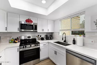 10411 N 11th Avenue #27, Phoenix, AZ 85021 - Photo 1